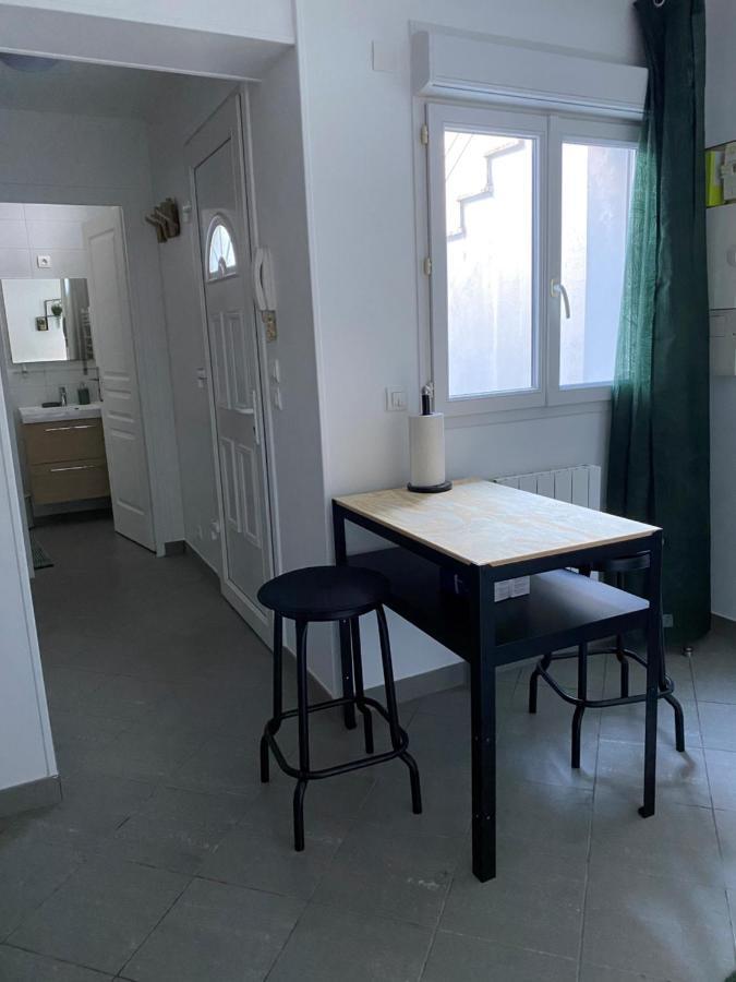 Charmant Appartement A Theme Proche Paris Montreuil  Zewnętrze zdjęcie