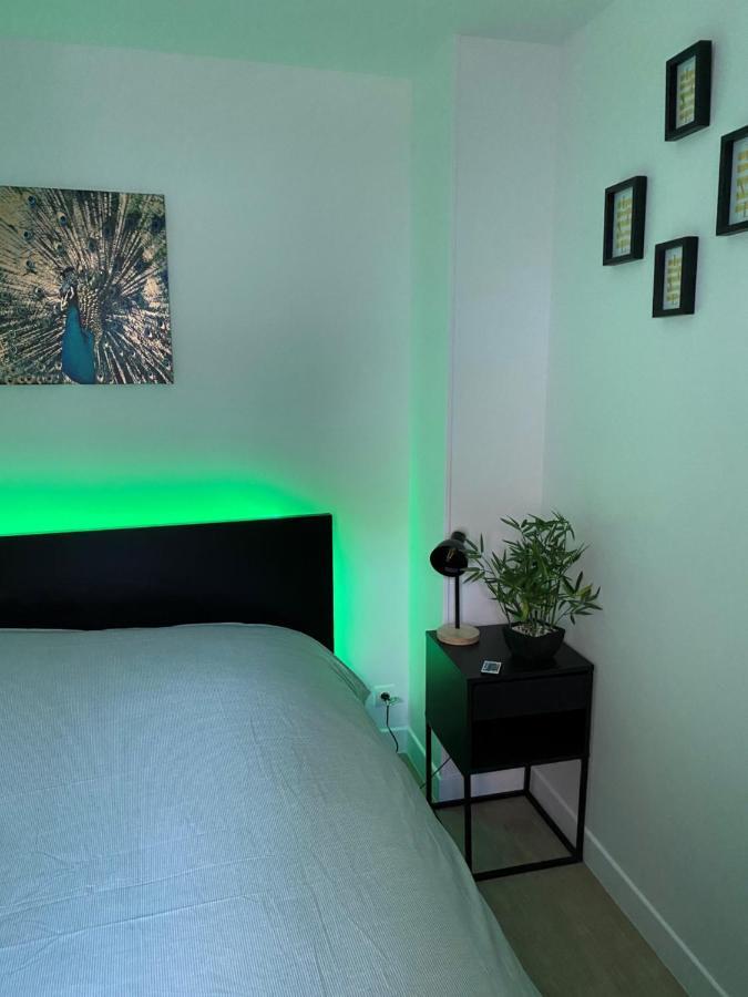 Charmant Appartement A Theme Proche Paris Montreuil  Zewnętrze zdjęcie